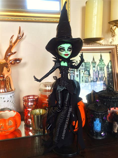 Mojster high witch doll